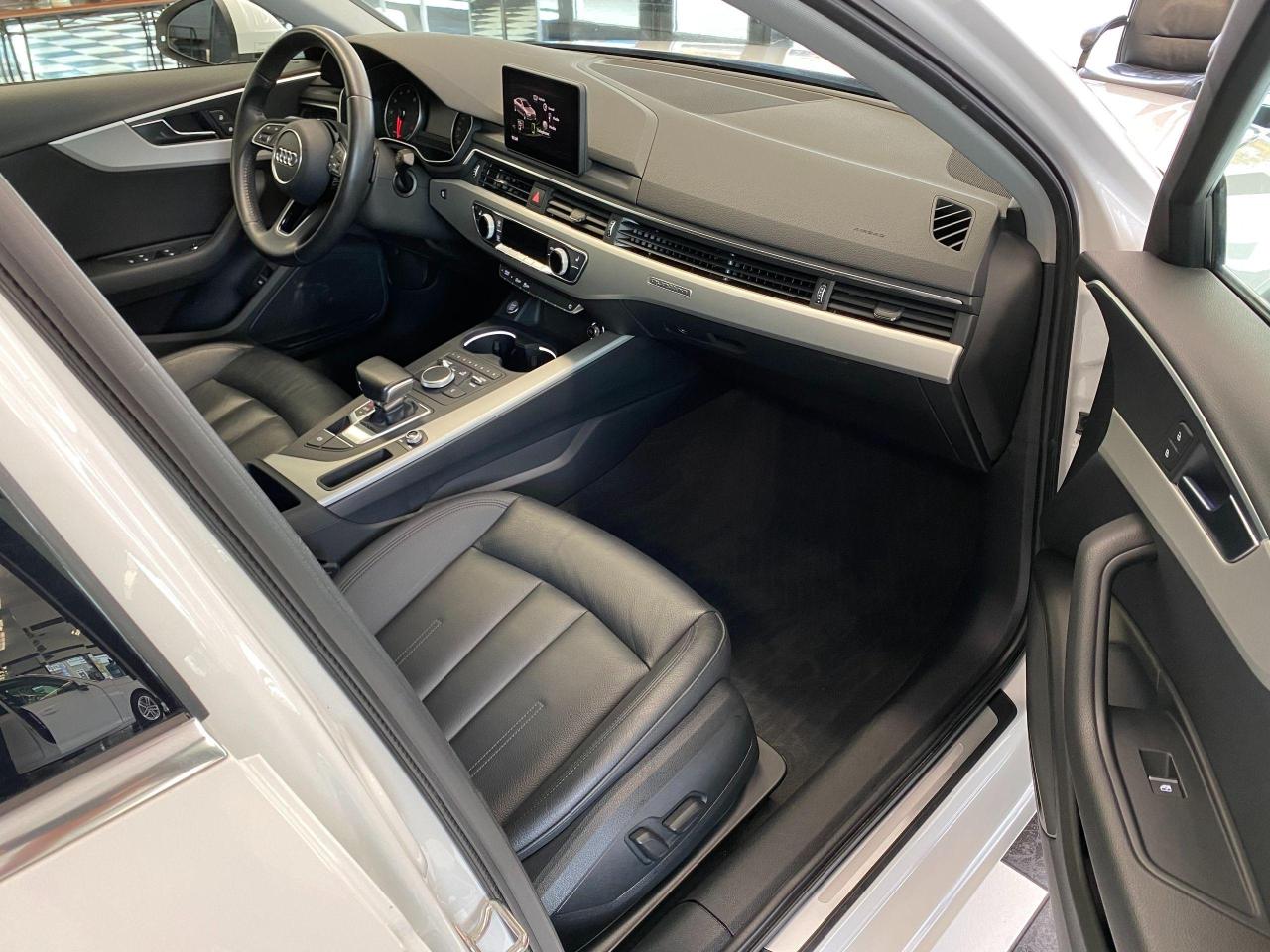 2017 Audi A4 Quattro+Apple Play+Roof+Xenons+ACCIDENT FREE Photo18