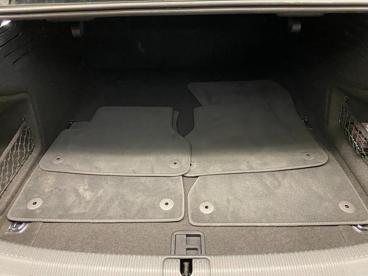 2017 Audi A4 Quattro+Apple Play+Roof+Xenons+ACCIDENT FREE - Photo #24