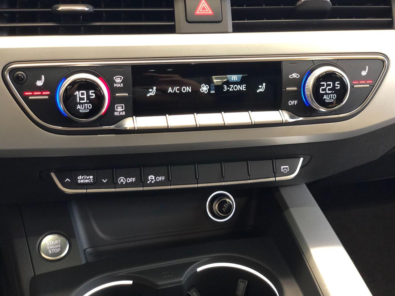 2017 Audi A4 Quattro+Apple Play+Roof+Xenons+ACCIDENT FREE - Photo #35