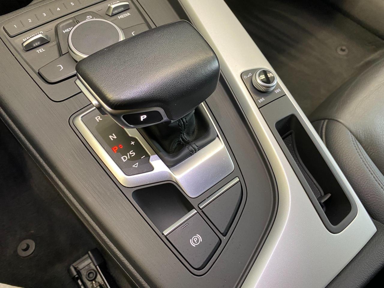 2017 Audi A4 Quattro+Apple Play+Roof+Xenons+ACCIDENT FREE - Photo #48