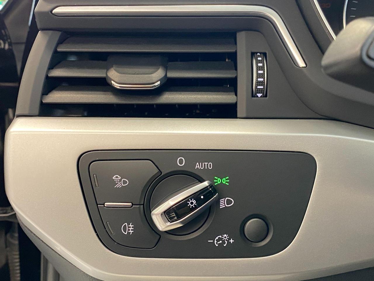 2017 Audi A4 Quattro+Apple Play+Roof+Xenons+ACCIDENT FREE - Photo #53