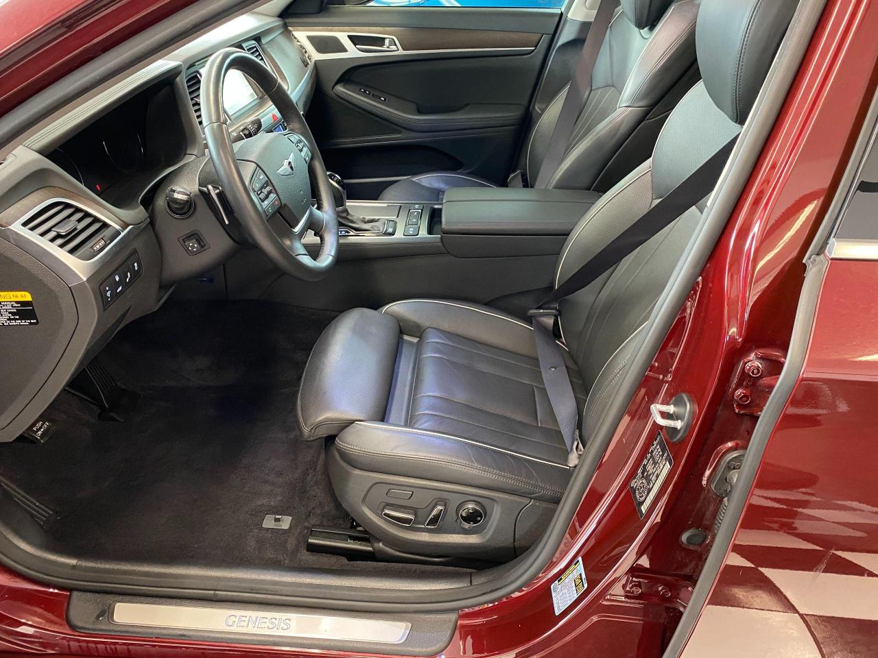 2016 Hyundai Genesis Luxury+Cooled Seats+New Tires+Roof+ACCIDENT FREE - Photo #18