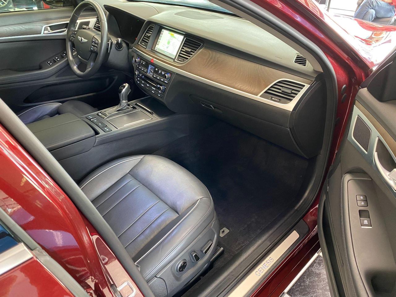 2016 Hyundai Genesis Luxury+Cooled Seats+New Tires+Roof+ACCIDENT FREE - Photo #20
