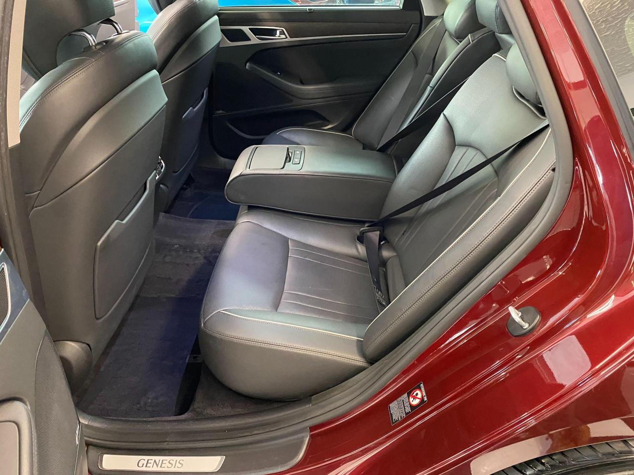 2016 Hyundai Genesis Luxury+Cooled Seats+New Tires+Roof+ACCIDENT FREE - Photo #23