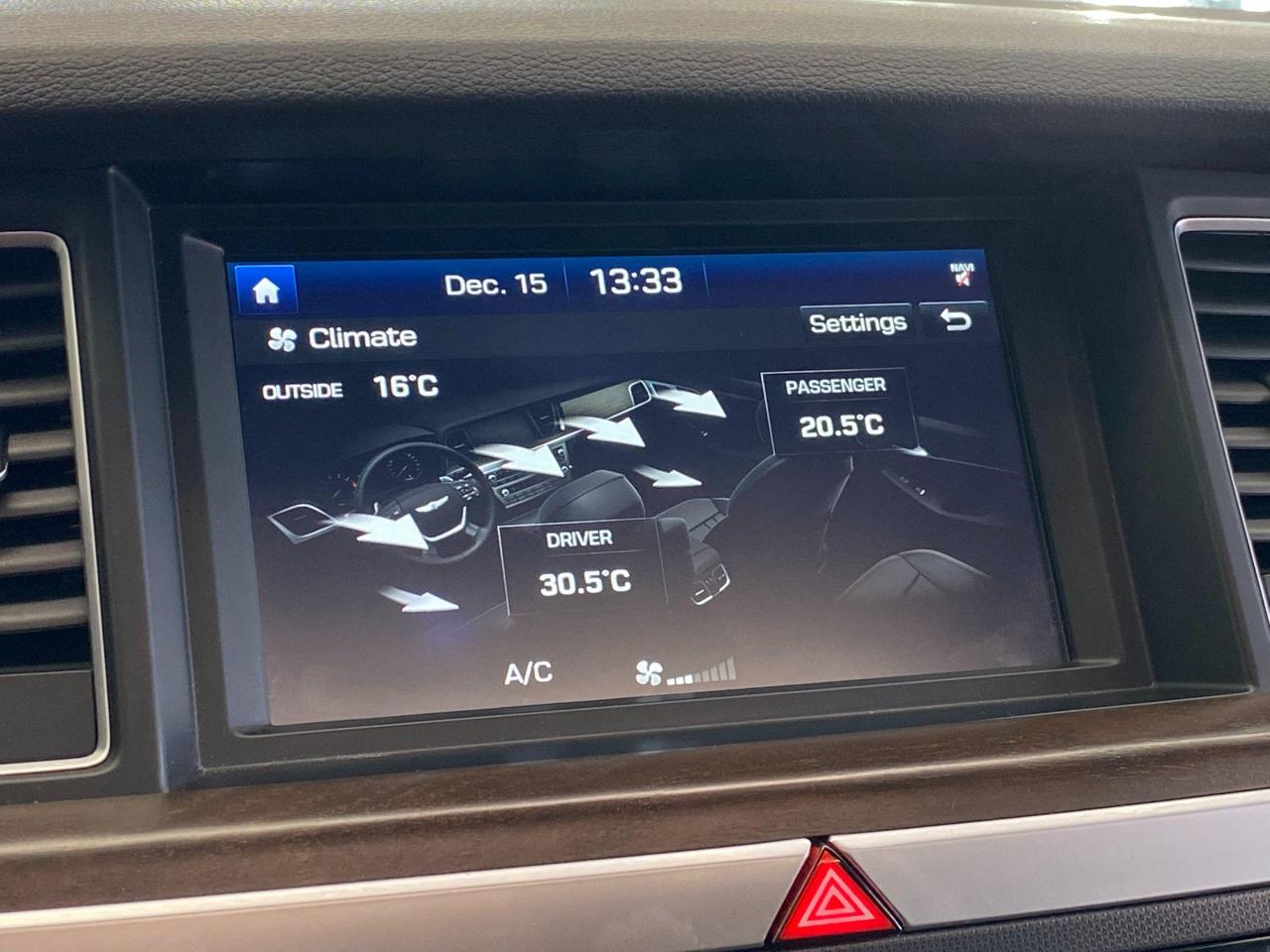 2016 Hyundai Genesis Luxury+Cooled Seats+New Tires+Roof+ACCIDENT FREE - Photo #32
