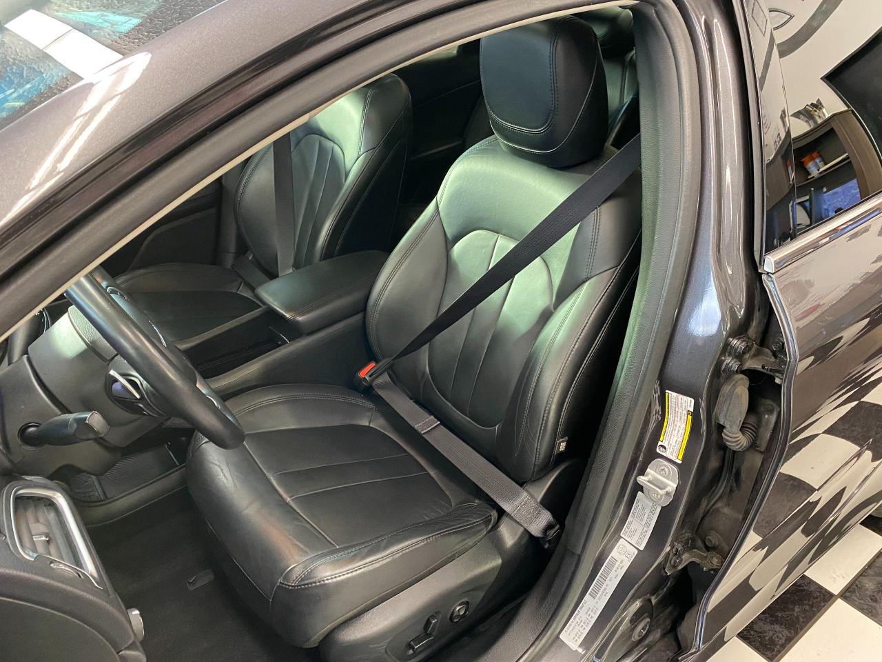 2015 Chrysler 200 C V6+GPS+Pano Roof+Remote Start+New Tires & Brakes - Photo #19