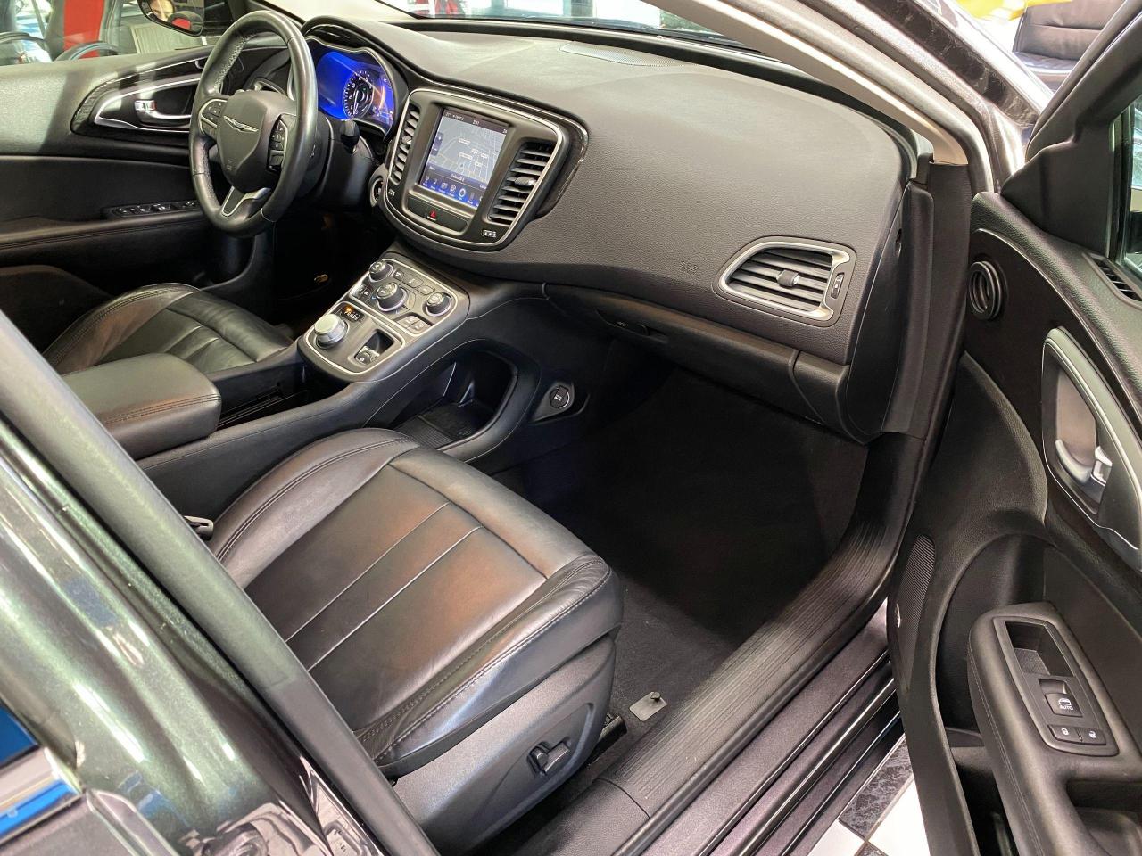 2015 Chrysler 200 C V6+GPS+Pano Roof+Remote Start+New Tires & Brakes - Photo #20