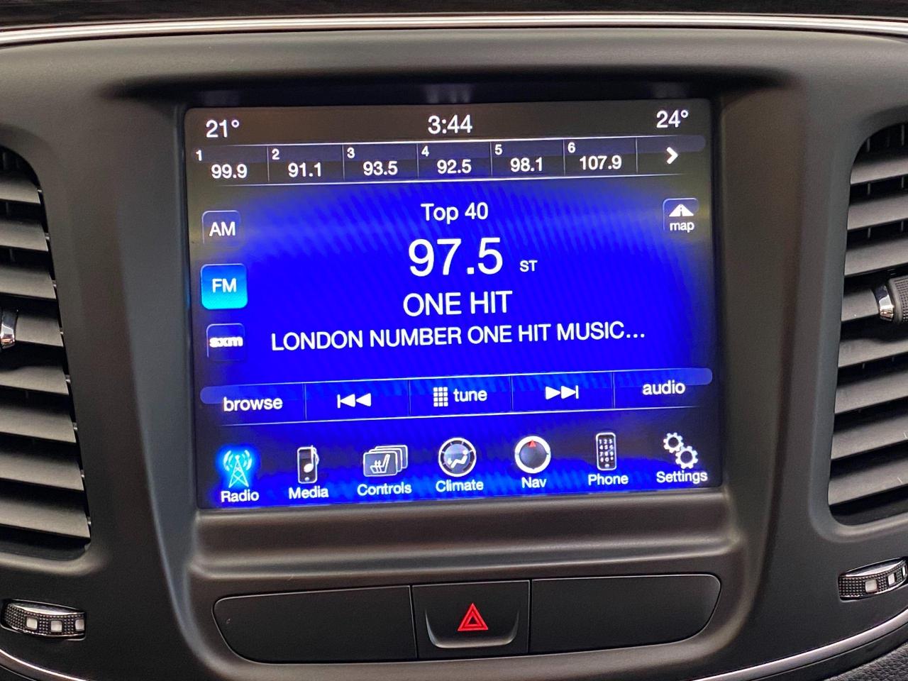 2015 Chrysler 200 C V6+GPS+Pano Roof+Remote Start+New Tires & Brakes - Photo #29