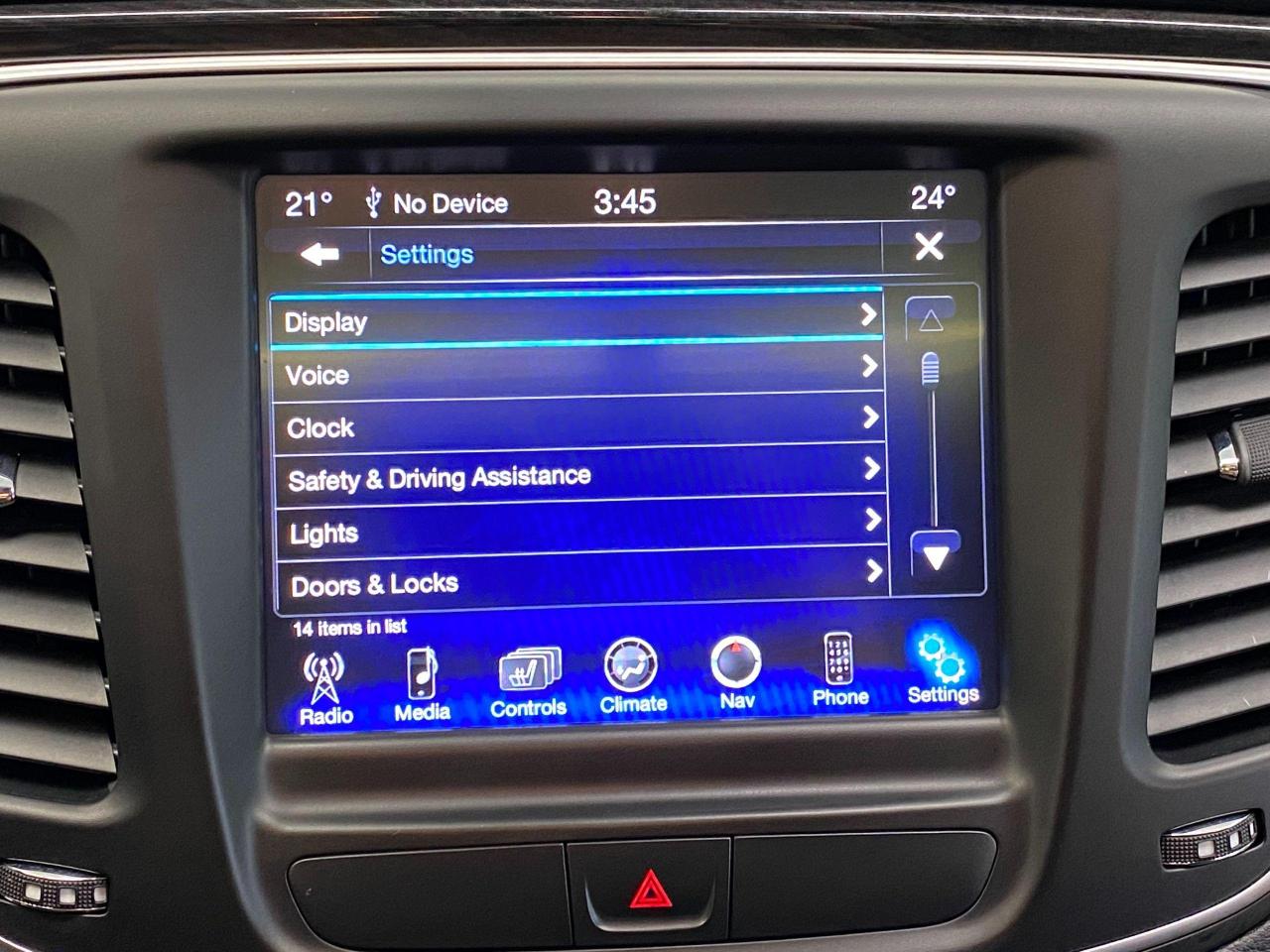 2015 Chrysler 200 C V6+GPS+Pano Roof+Remote Start+New Tires & Brakes Photo34