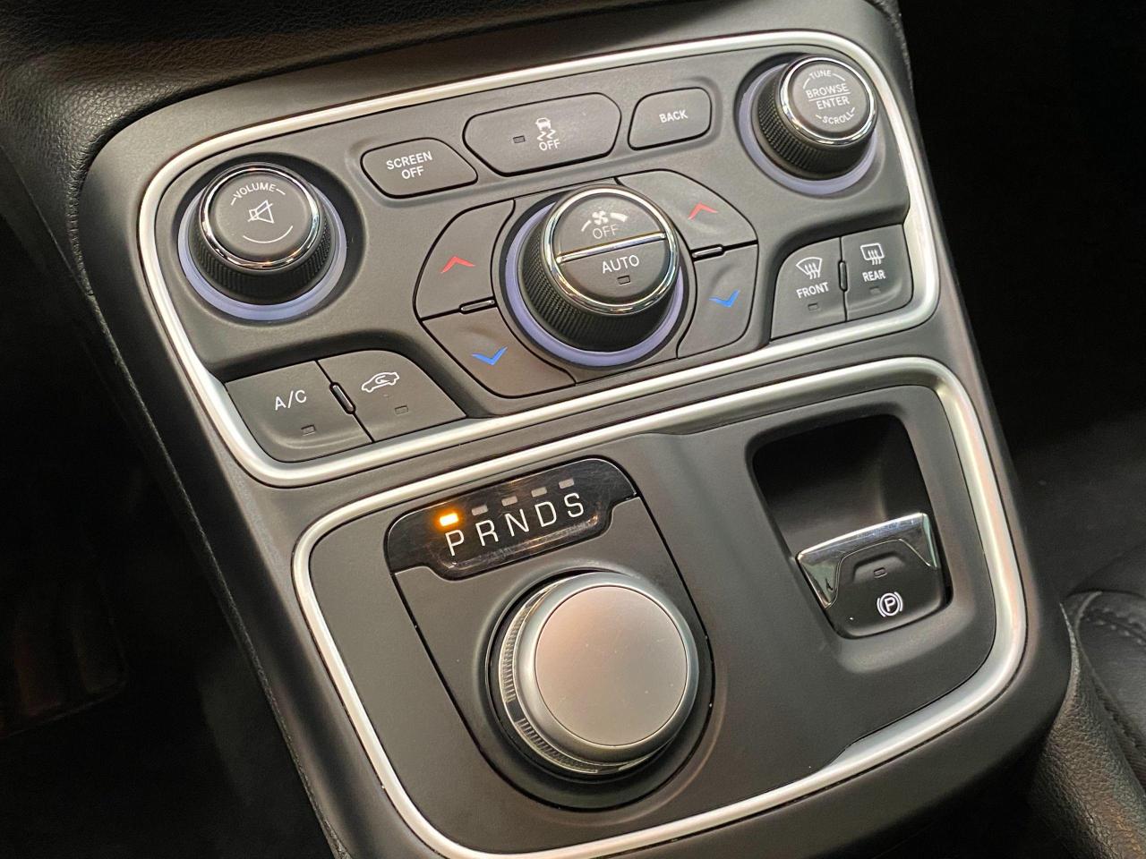 2015 Chrysler 200 C V6+GPS+Pano Roof+Remote Start+New Tires & Brakes - Photo #35