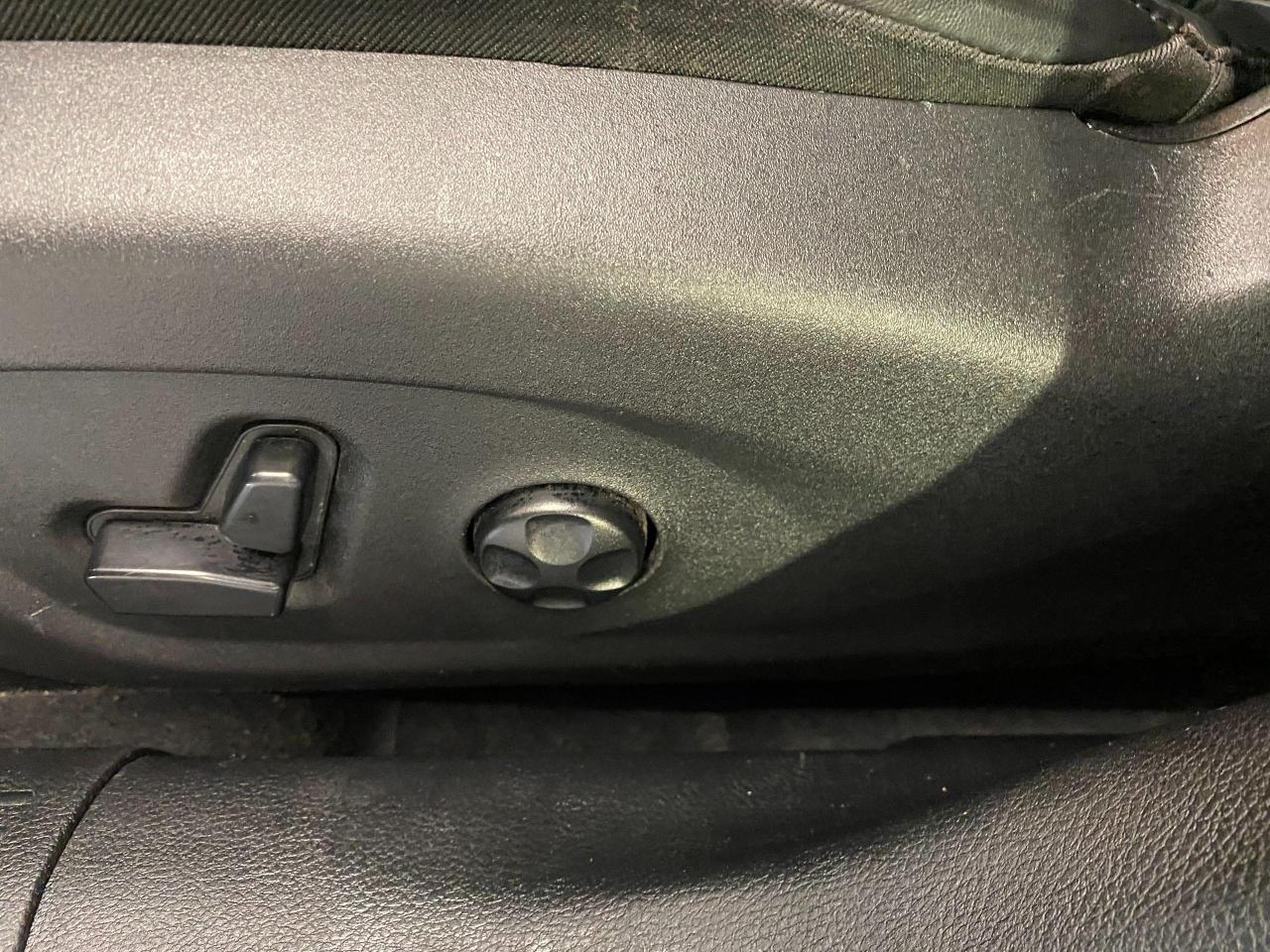 2015 Chrysler 200 C V6+GPS+Pano Roof+Remote Start+New Tires & Brakes - Photo #43
