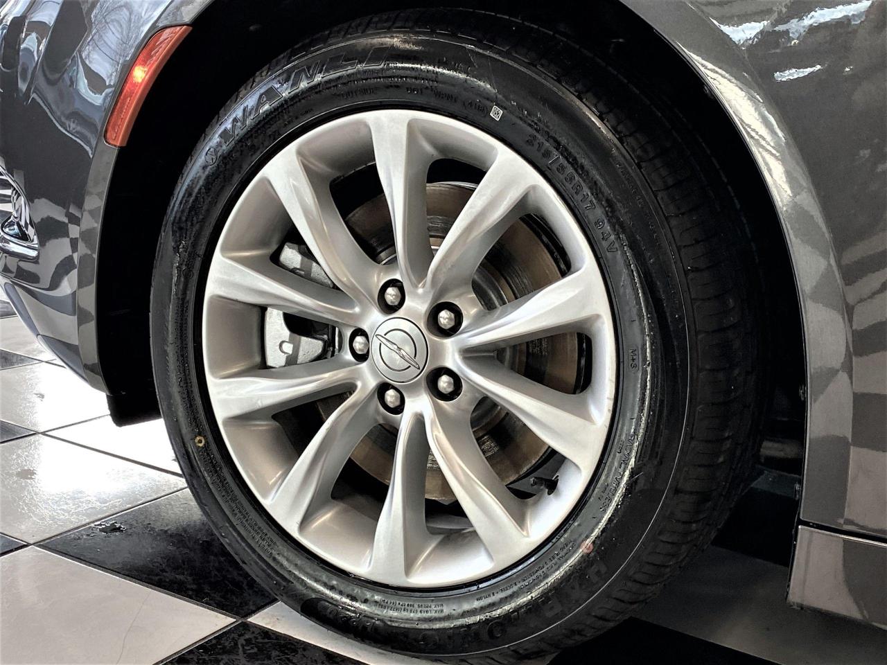 2015 Chrysler 200 C V6+GPS+Pano Roof+Remote Start+New Tires & Brakes - Photo #59