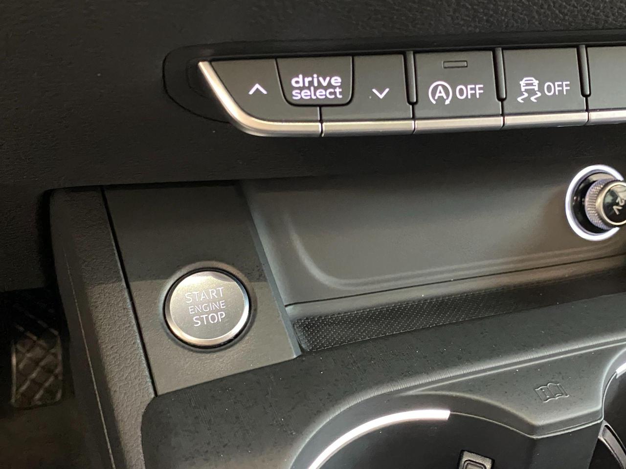 2017 Audi A4 Quattro+Apple Play+Roof+Xenons+ACCIDENT FREE - Photo #53