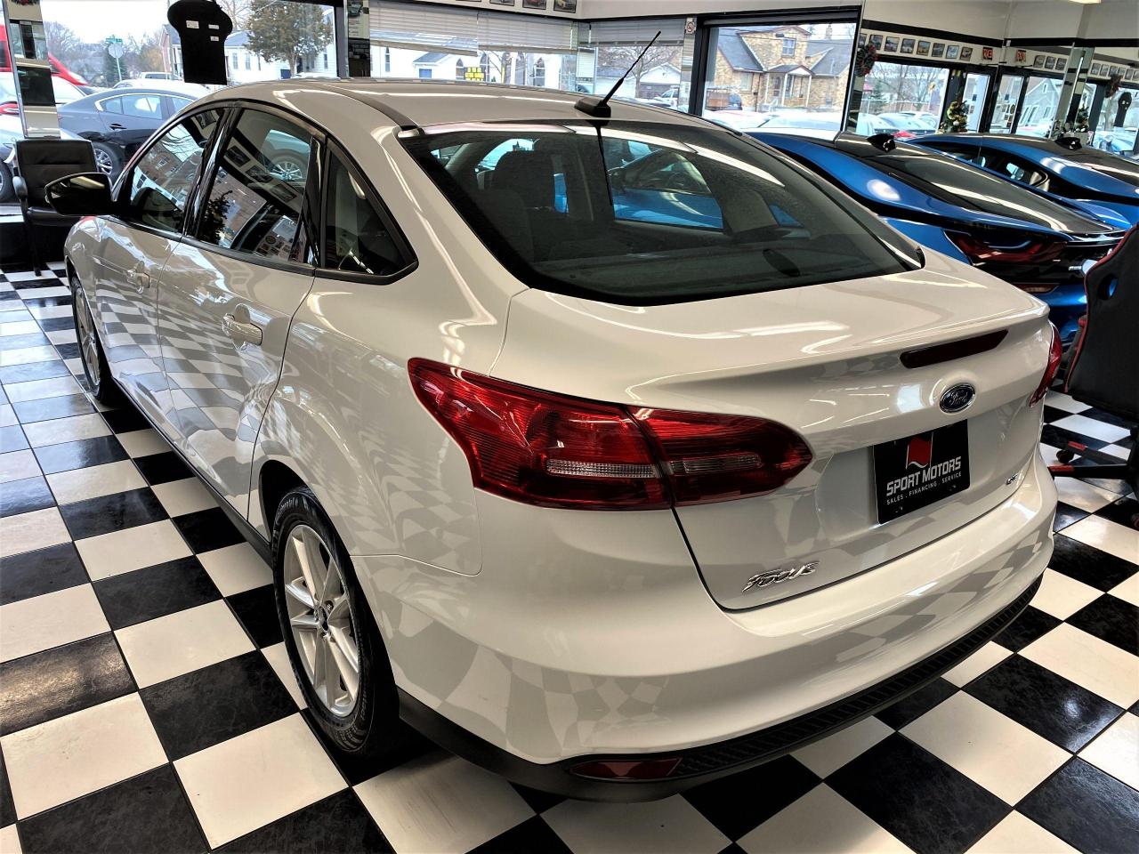 2017 Ford Focus SE+Heated Seats & Steering+Camera+ACCIDENT FREE - Photo #2