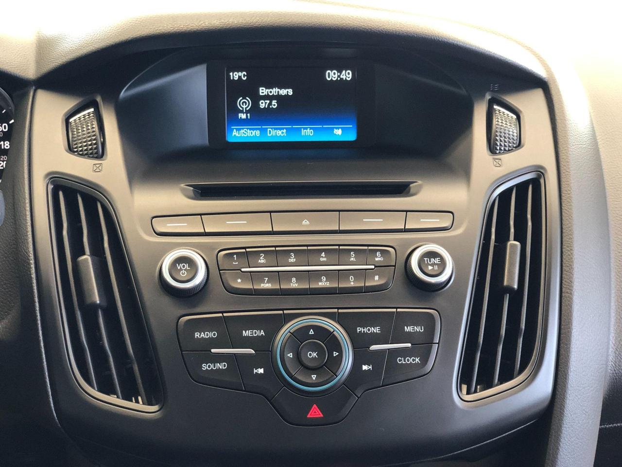 2017 Ford Focus SE+Heated Seats & Steering+Camera+ACCIDENT FREE - Photo #28
