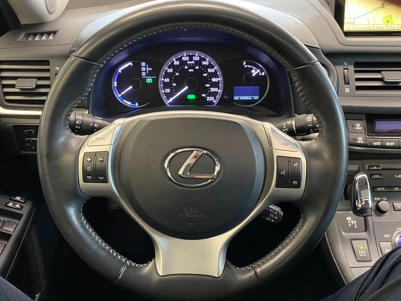 2011 Lexus CT 200h CT200H+Roof+Camera+New Tires+Brakes+ACCIDENT FREE - Photo #8