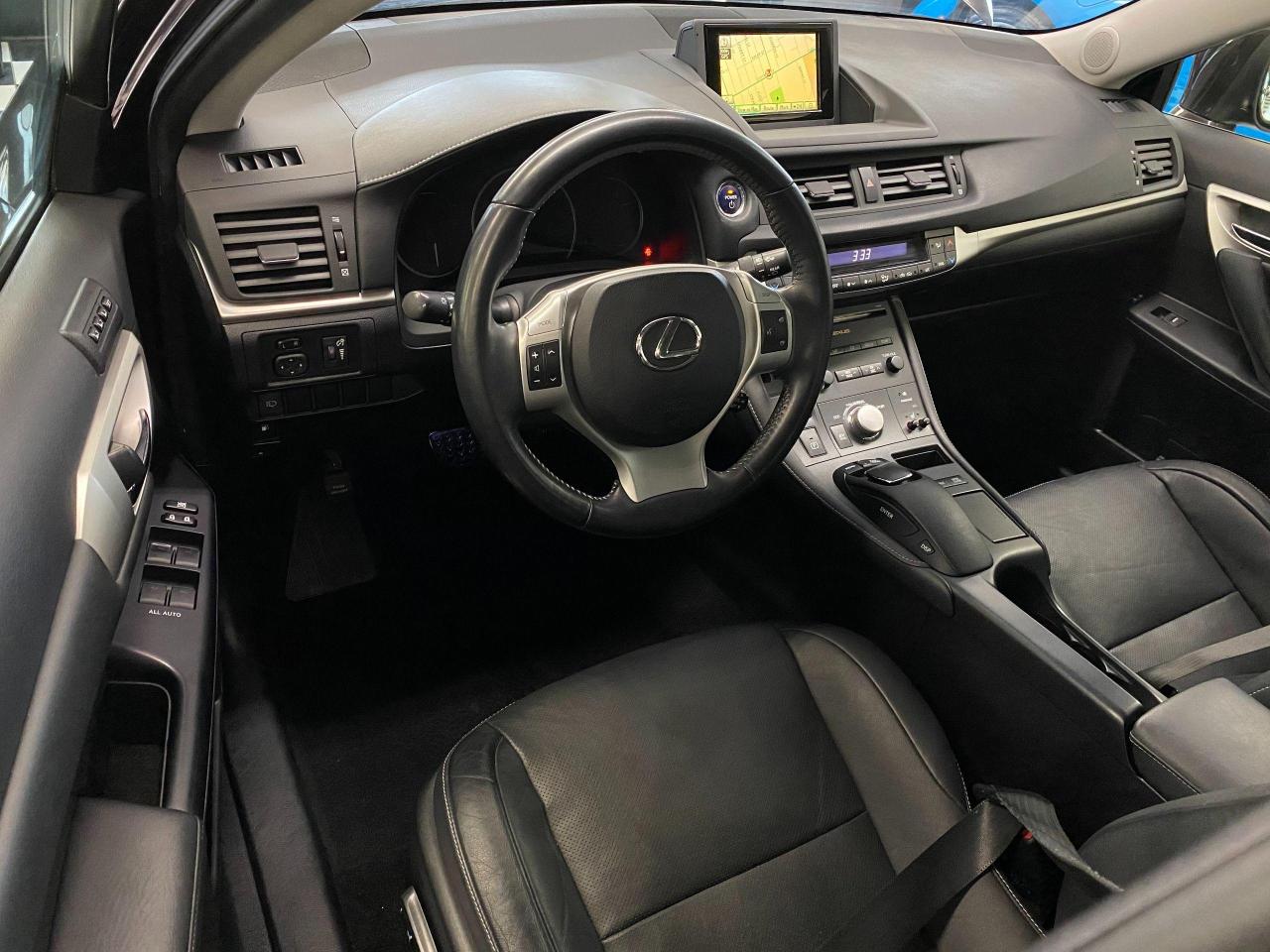 2011 Lexus CT 200h CT200H+Roof+Camera+New Tires+Brakes+ACCIDENT FREE - Photo #17