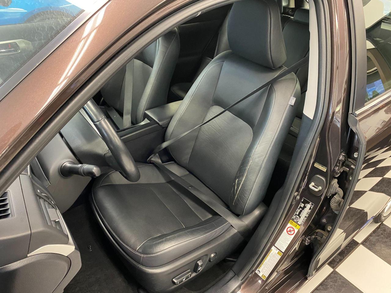 2011 Lexus CT 200h CT200H+Roof+Camera+New Tires+Brakes+ACCIDENT FREE - Photo #19