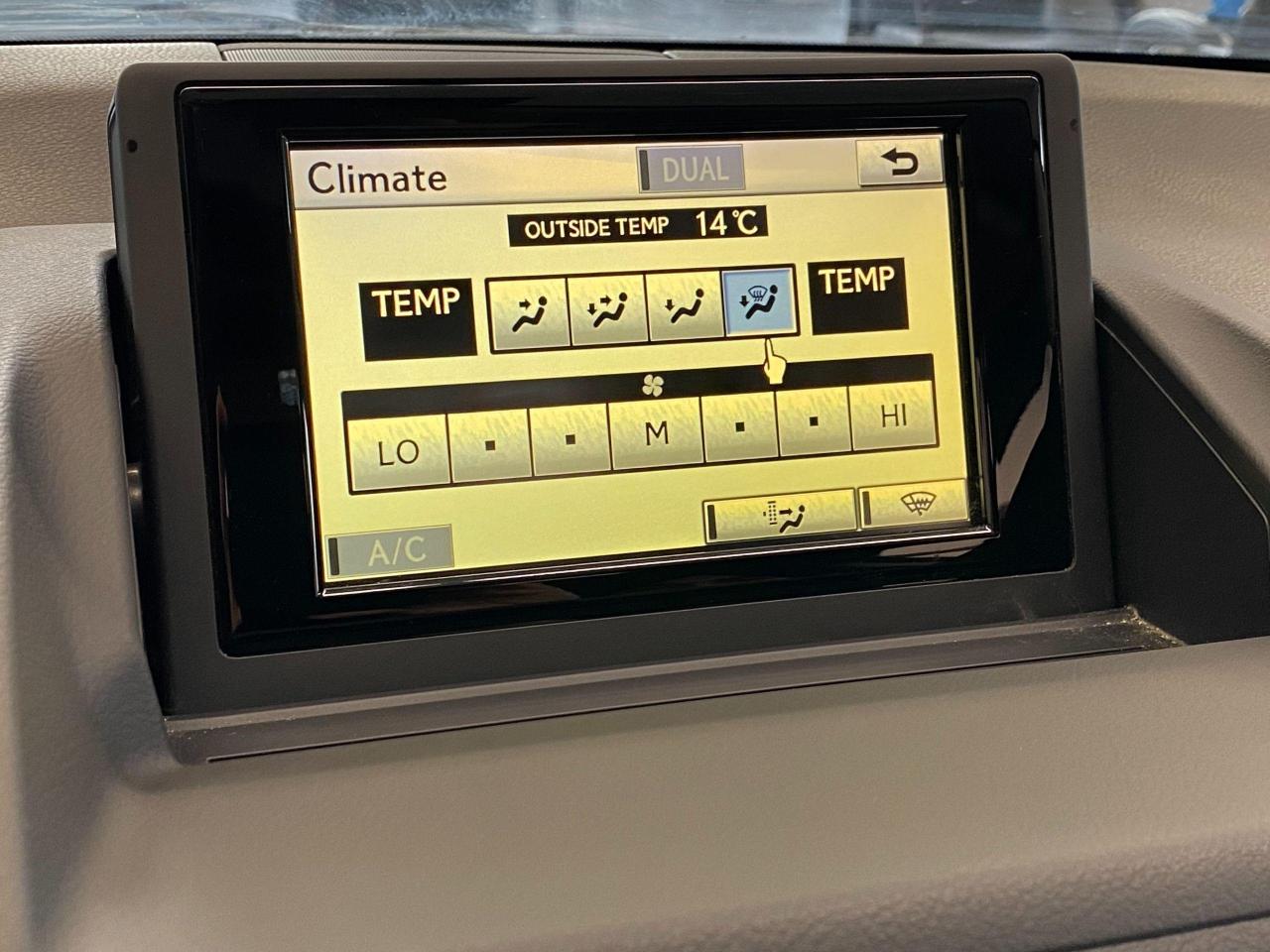 2011 Lexus CT 200h CT200H+Roof+Camera+New Tires+Brakes+ACCIDENT FREE - Photo #31