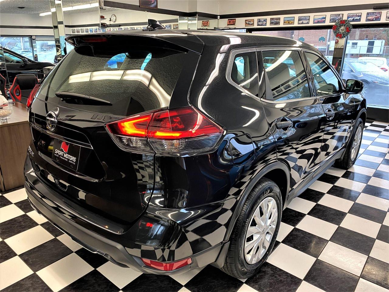 2018 Nissan Rogue S+Apple Play+Blind Spot+Camera+ACCIDENT FREE - Photo #4