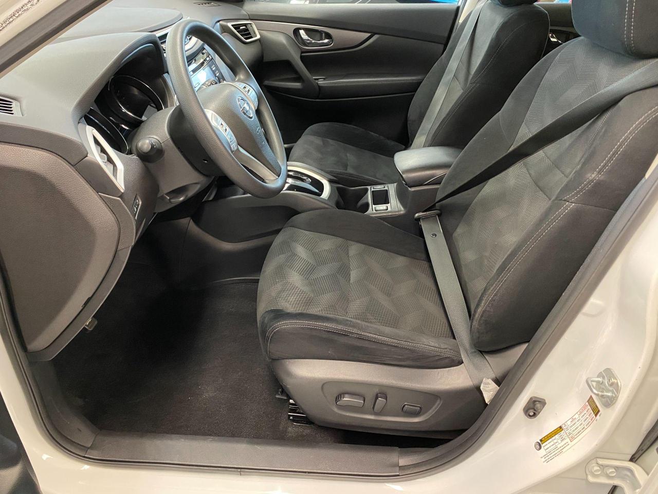 2016 Nissan Rogue SV+Push Start+Camera+Heated Seats+ACCIDENT FREE - Photo #17