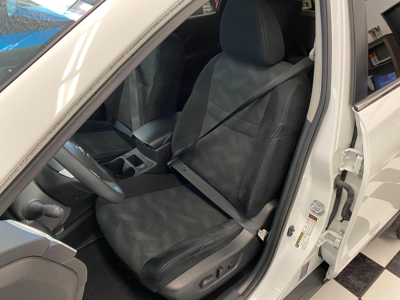 2016 Nissan Rogue SV+Push Start+Camera+Heated Seats+ACCIDENT FREE - Photo #18