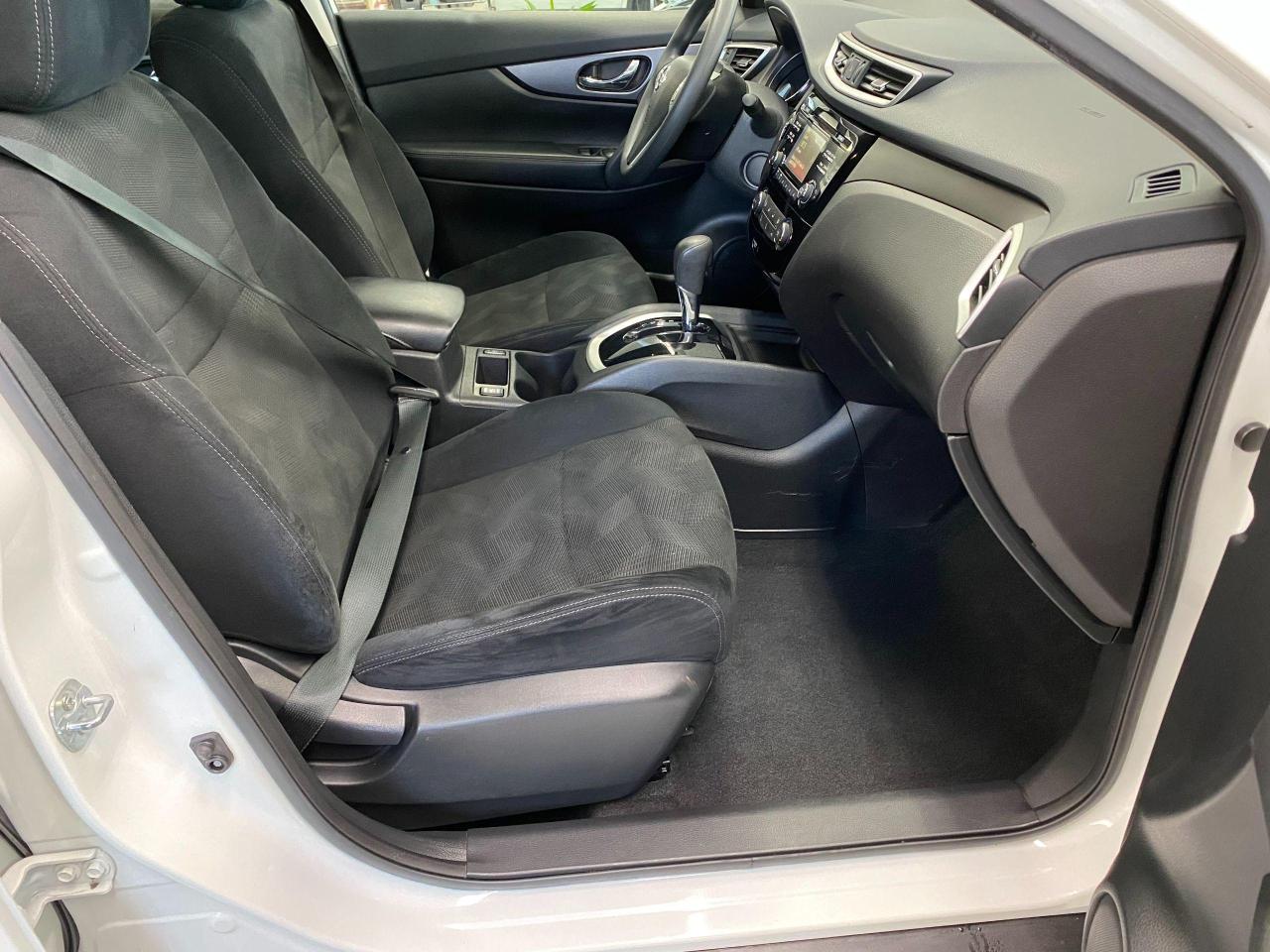 2016 Nissan Rogue SV+Push Start+Camera+Heated Seats+ACCIDENT FREE - Photo #20