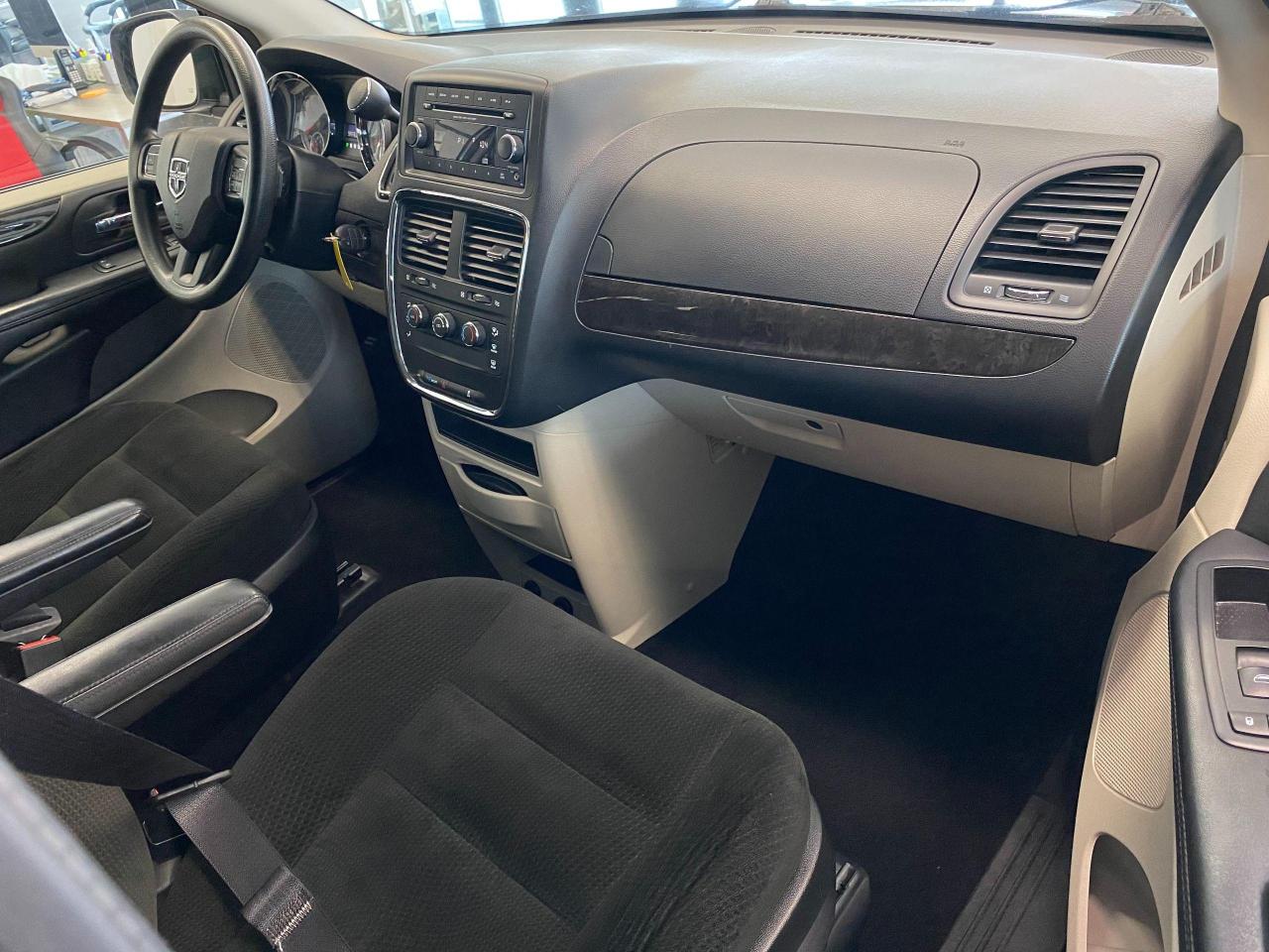 2015 Dodge Grand Caravan Canada Value Package+A/C+STOW & GO+ACCIDENT FREE - Photo #18