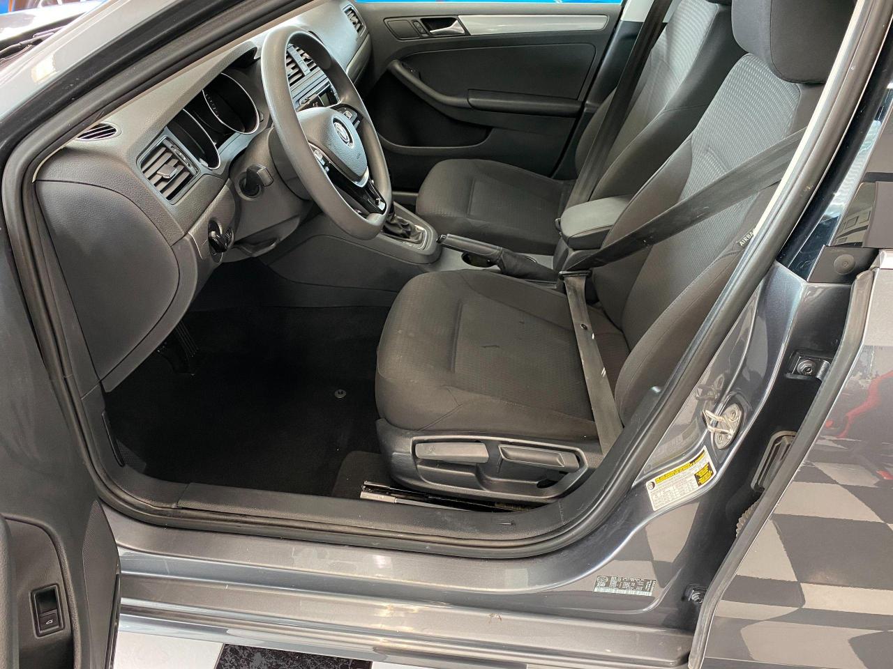 2016 Volkswagen Jetta Trendline+Sunroof+HeatedSeats+Camera+ACCIDENT FREE Photo88