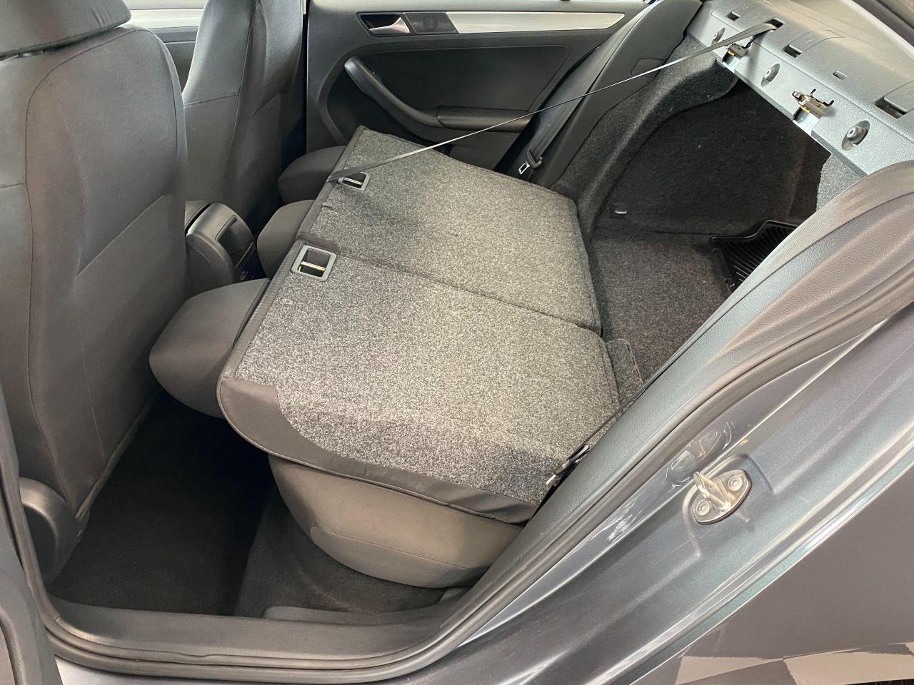 2016 Volkswagen Jetta Trendline+Sunroof+HeatedSeats+Camera+ACCIDENT FREE Photo95