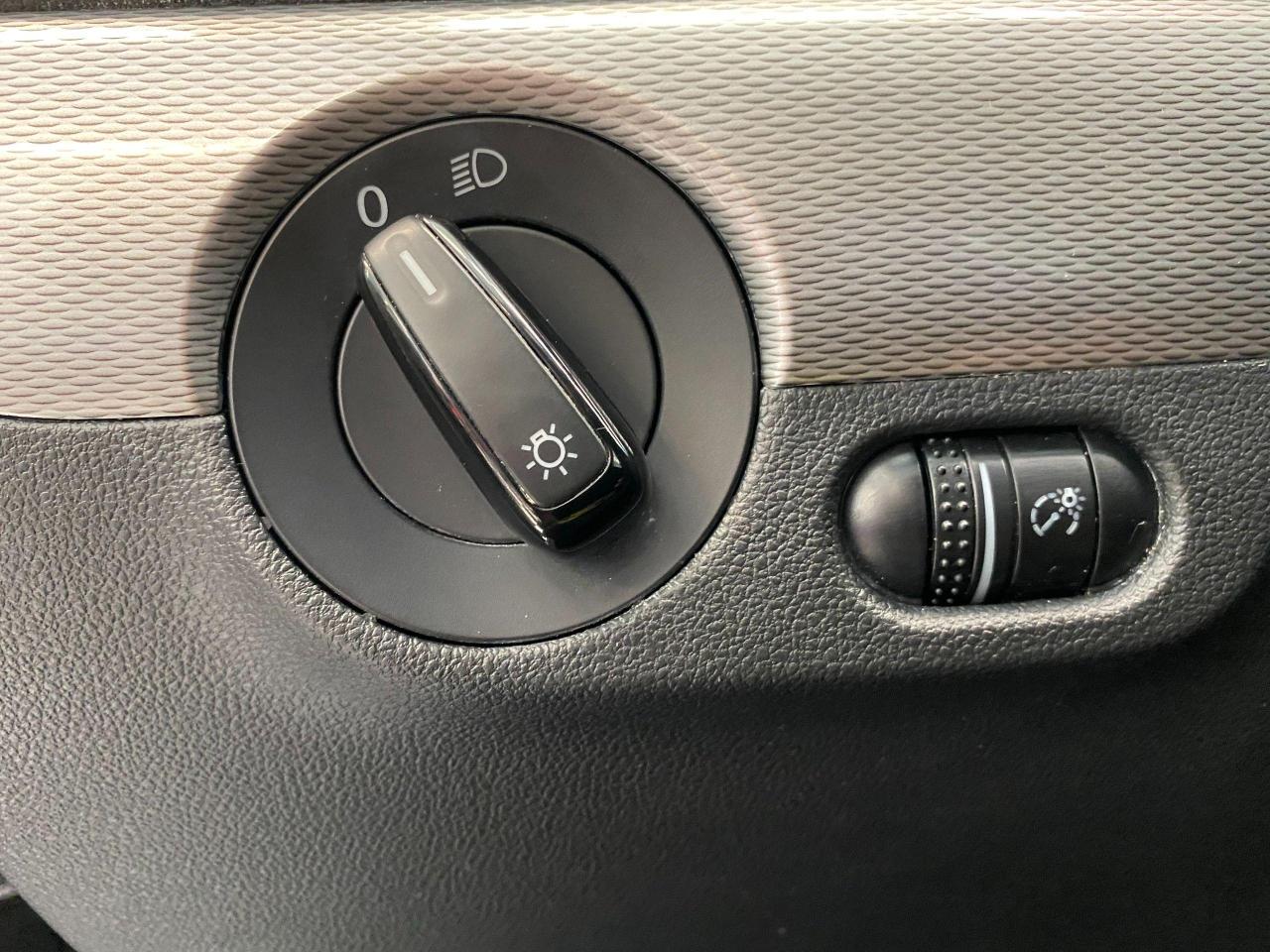 2016 Volkswagen Jetta Trendline+Sunroof+HeatedSeats+Camera+ACCIDENT FREE - Photo #36
