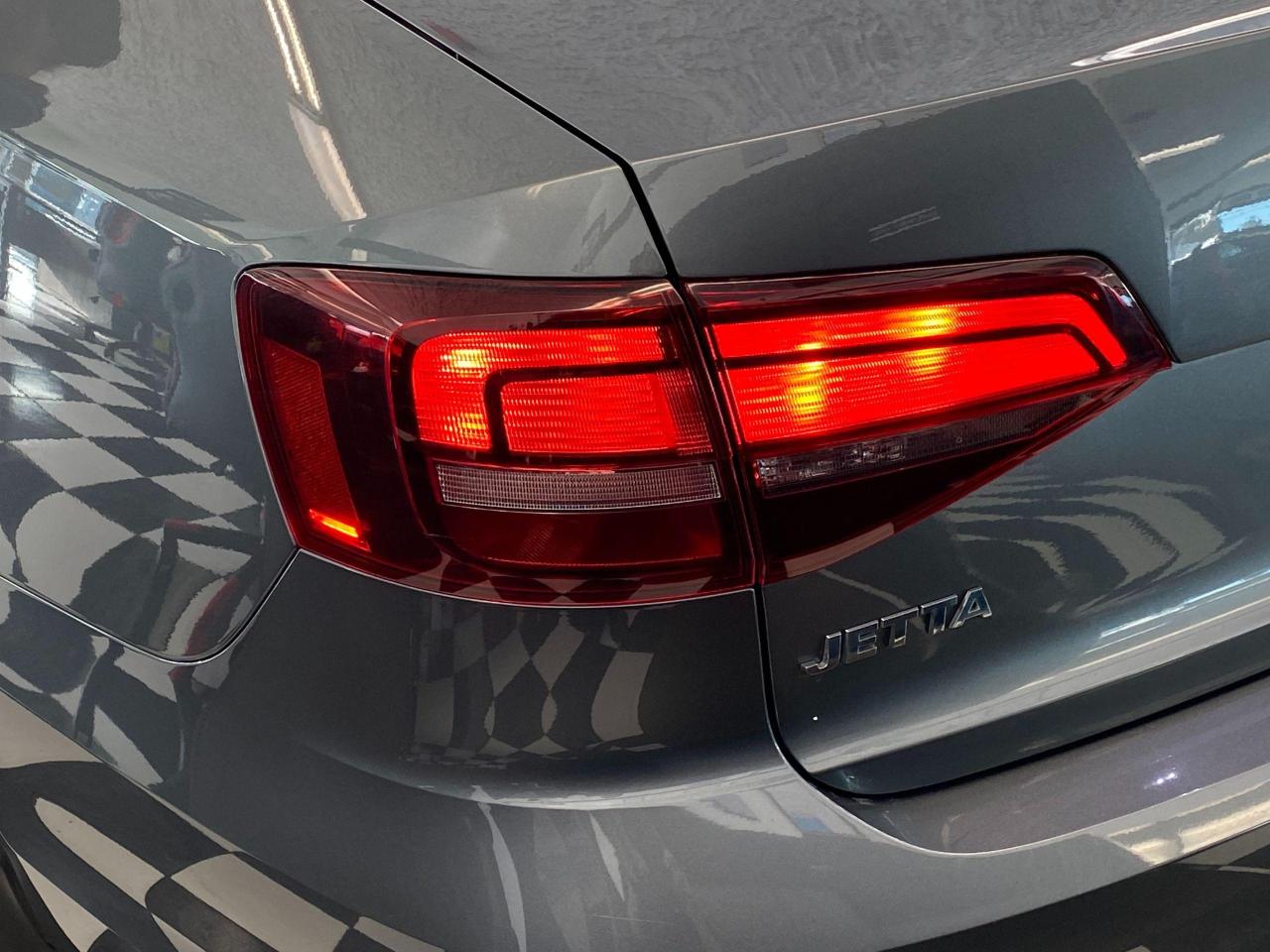 2016 Volkswagen Jetta Trendline+Sunroof+HeatedSeats+Camera+ACCIDENT FREE - Photo #65