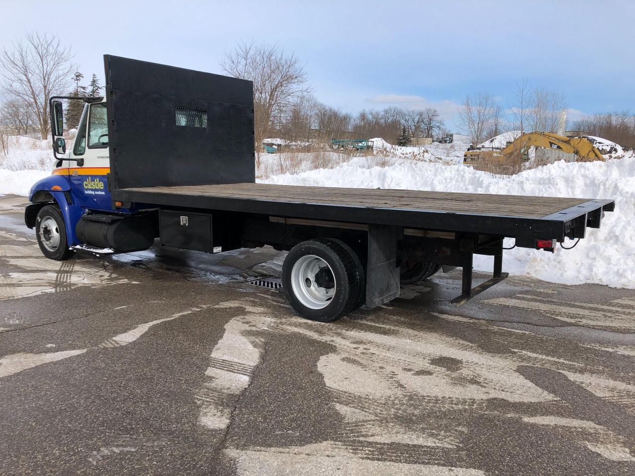 2004 International 4200 FLAT DECK DUMP TRUCK - Photo #3