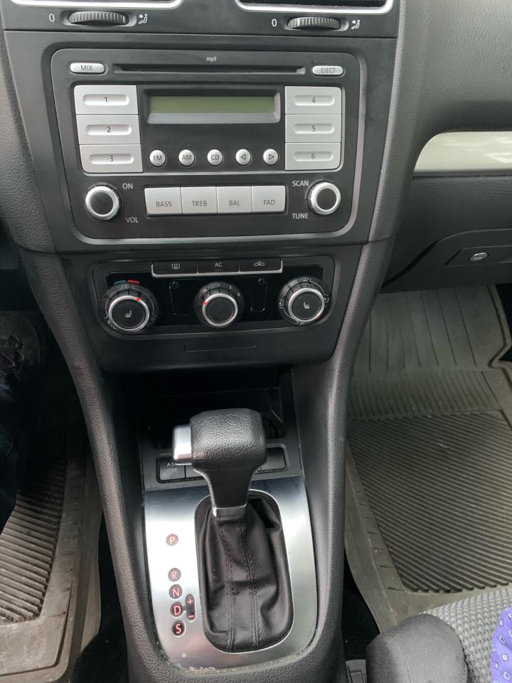 2010 Volkswagen Golf TRENDLINE-YES..ONLY 74,786 KMS! NEAR PERFECT COND! Photo4