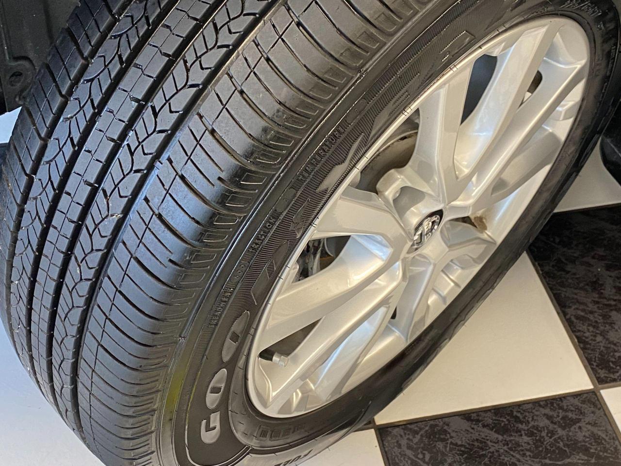 2018 Nissan Rogue SV+SafetyShield+BlindSpot+ApplePlay+ACCIDENT FREE - Photo #11