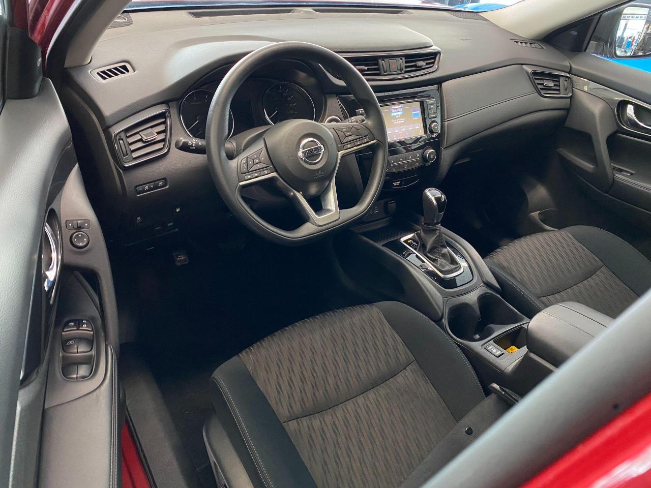2018 Nissan Rogue SV+SafetyShield+BlindSpot+ApplePlay+ACCIDENT FREE Photo84