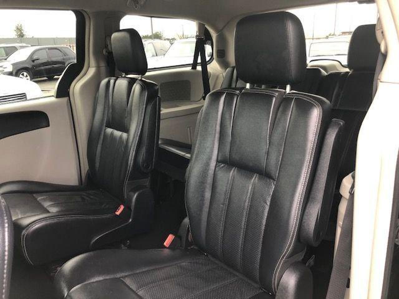 2011 Dodge Grand Caravan Crew Plus - Photo #9
