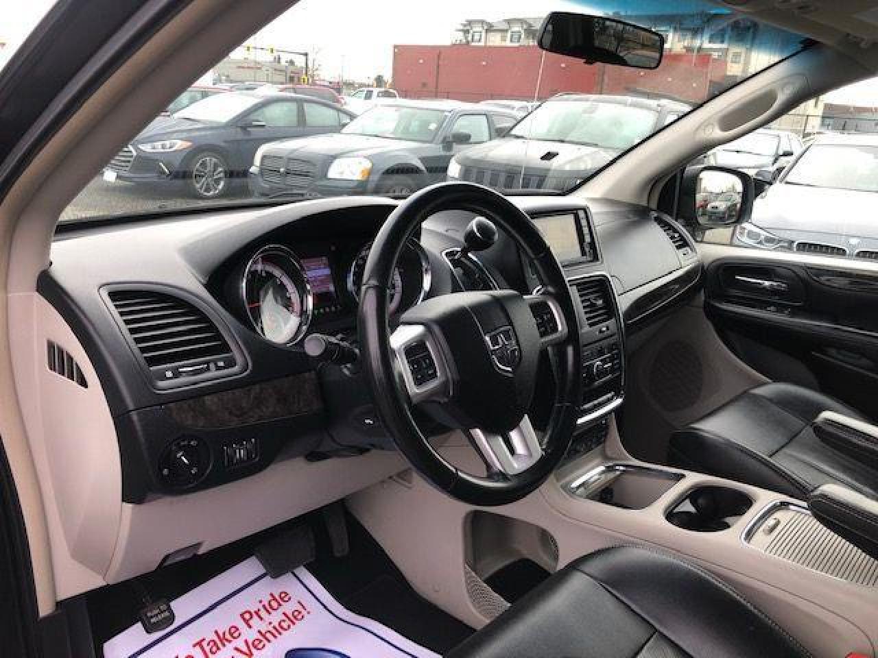 2011 Dodge Grand Caravan Crew Plus - Photo #17