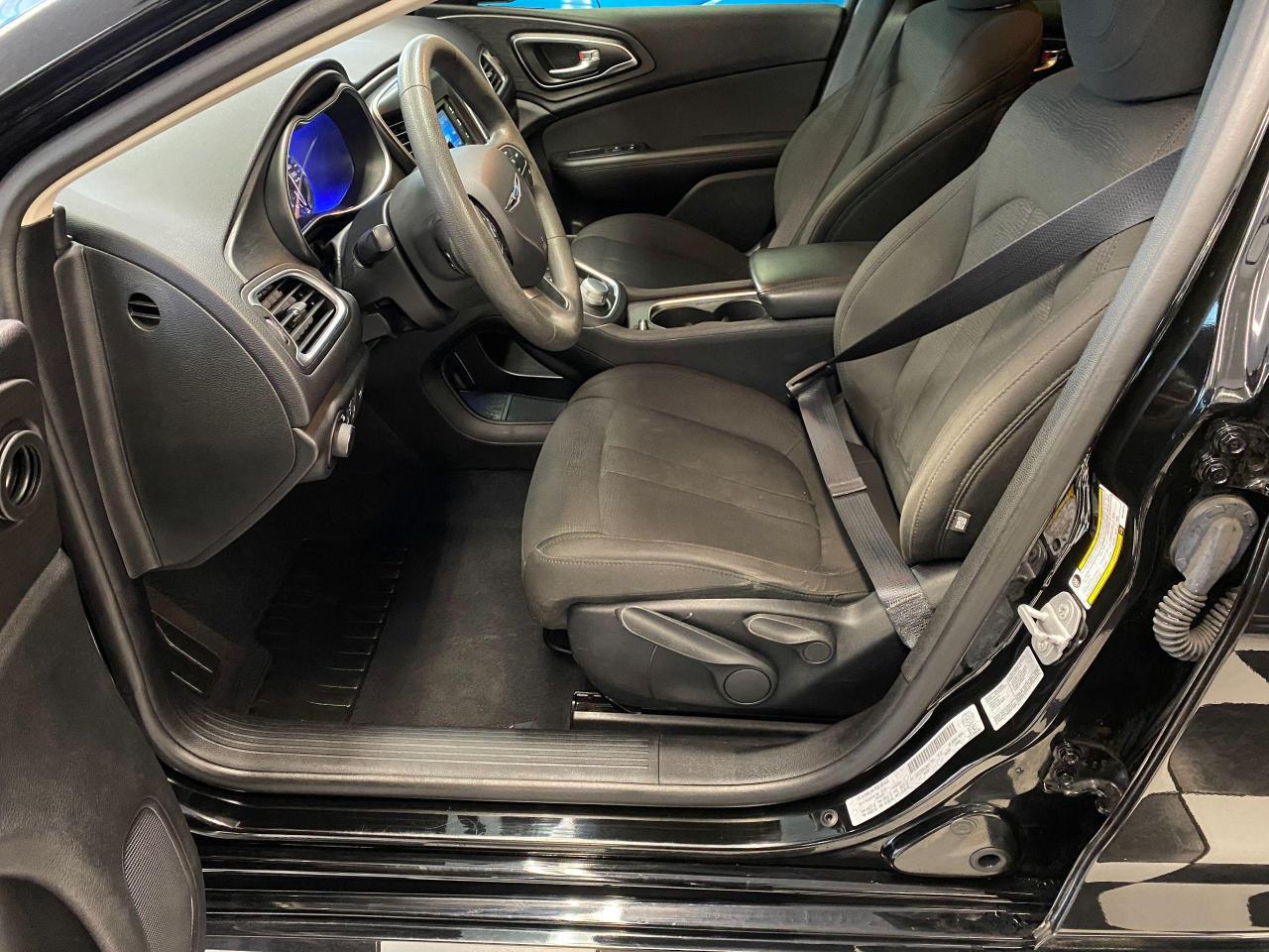 2016 Chrysler 200 LX+Tinted+New Brakes+TUXMATs+ACCIDENT FREE - Photo #16