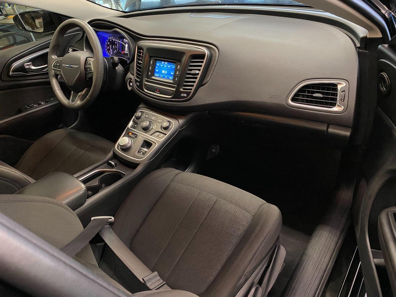 2016 Chrysler 200 LX+Tinted+New Brakes+TUXMATs+ACCIDENT FREE - Photo #18