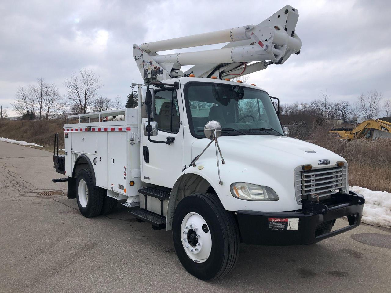 2007 Freightliner M2 Business Class BUCKET TRUCK - Photo #5