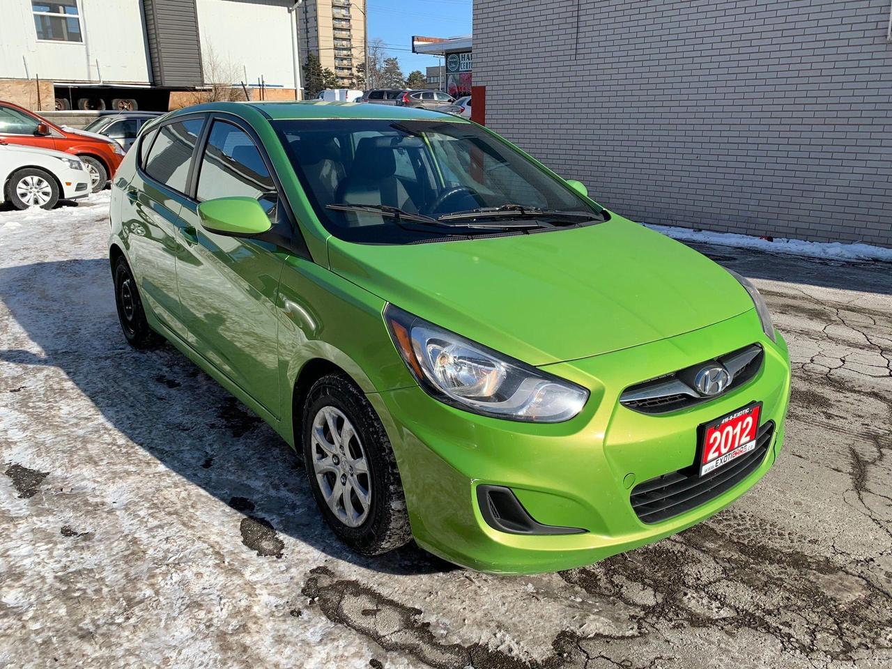 2012 Hyundai Accent  - Photo #2