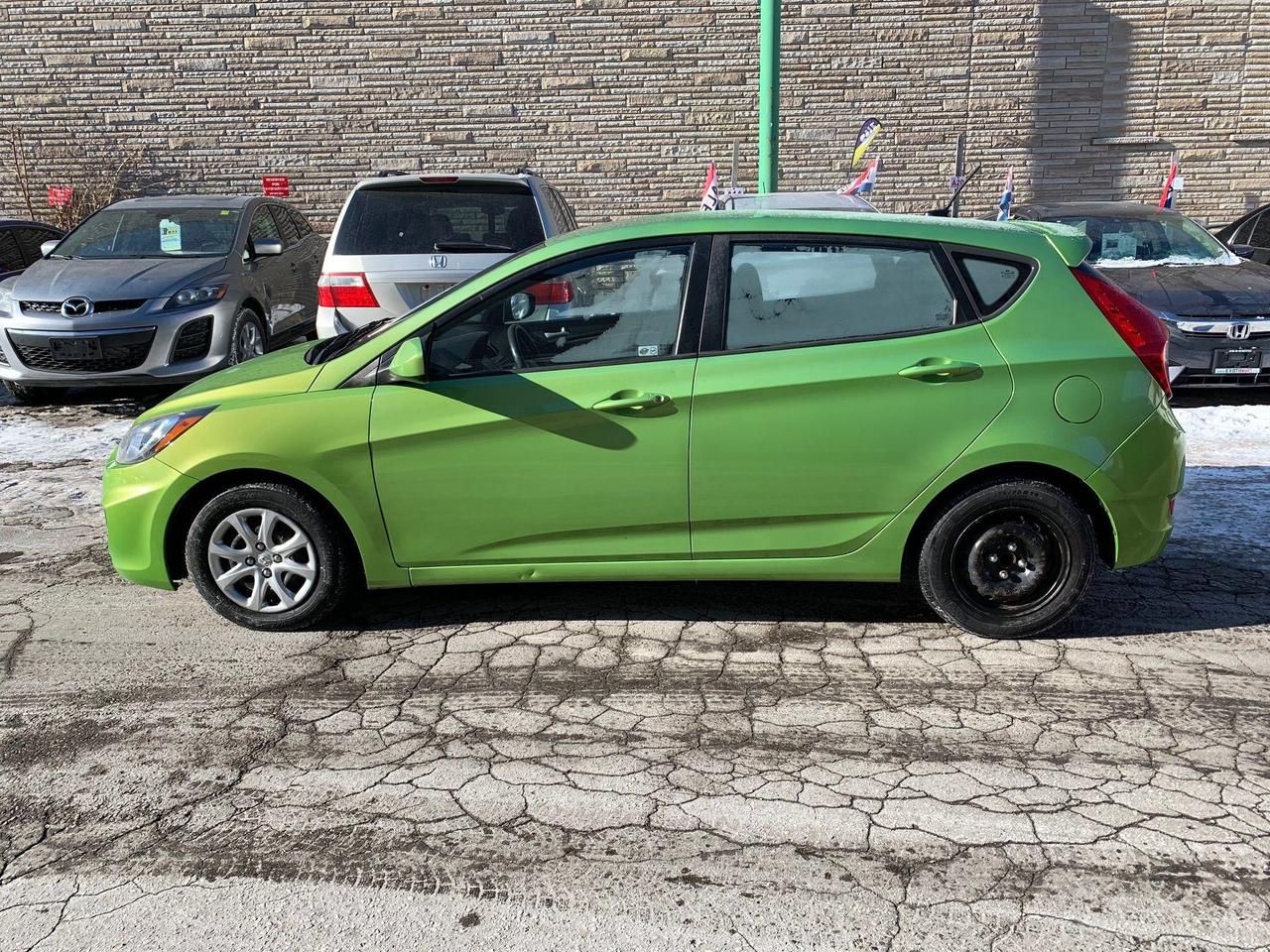 2012 Hyundai Accent  - Photo #3
