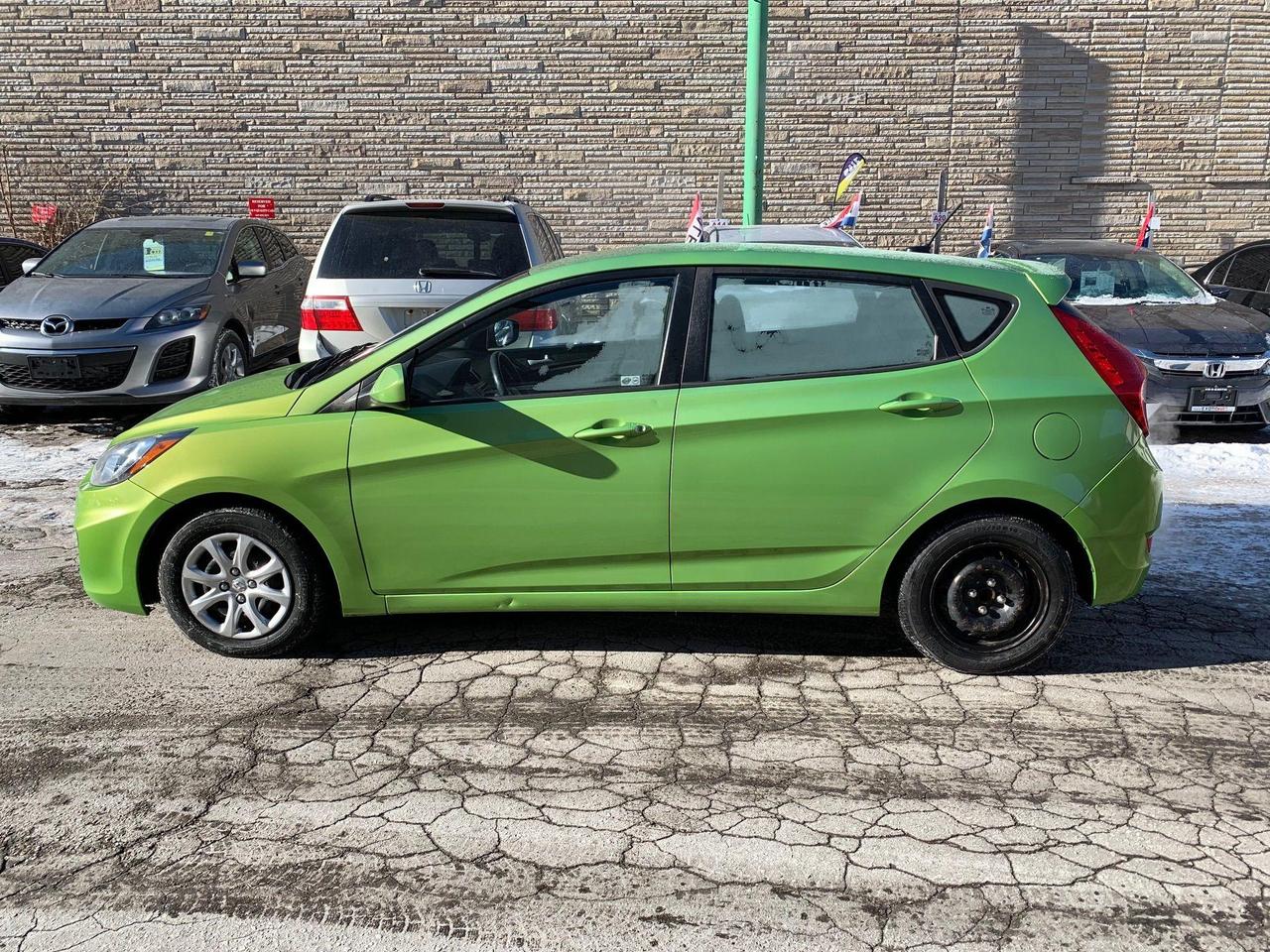 2012 Hyundai Accent  Photo