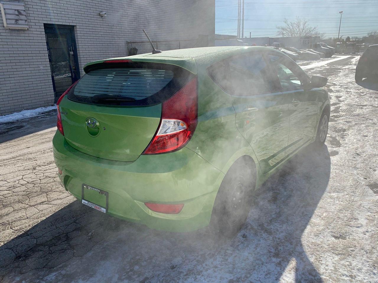 2012 Hyundai Accent  Photo
