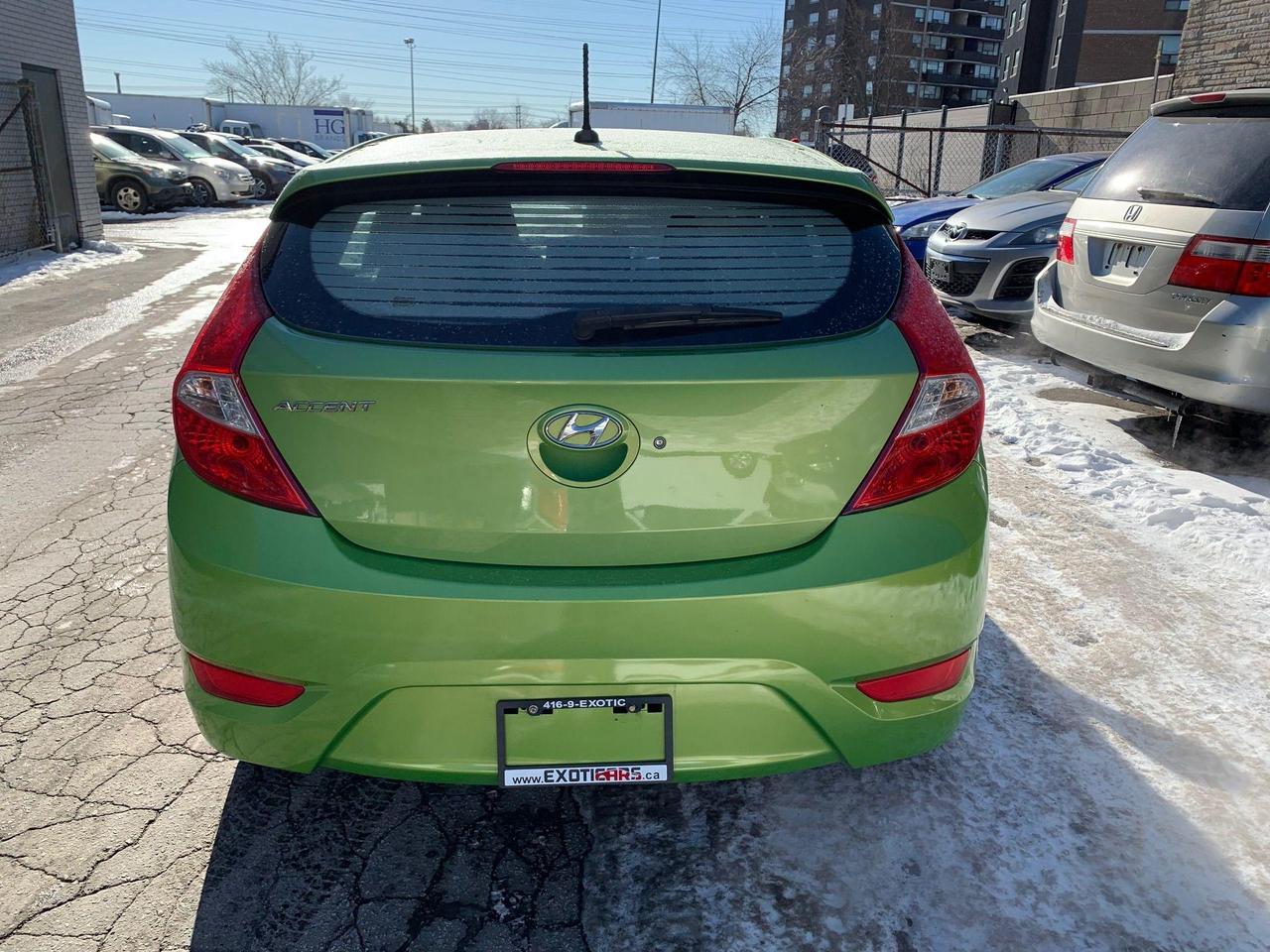 2012 Hyundai Accent  Photo