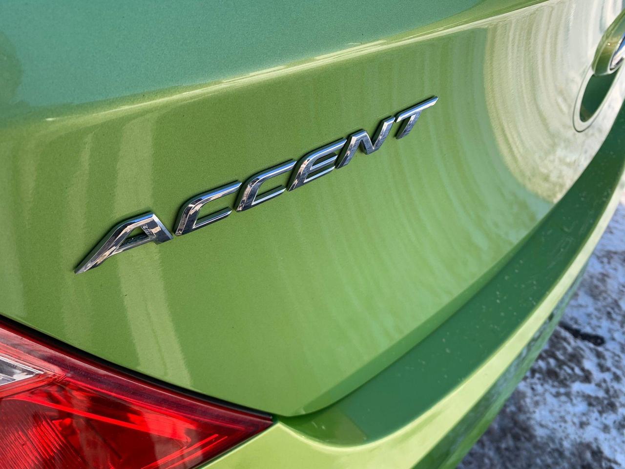 2012 Hyundai Accent  Photo