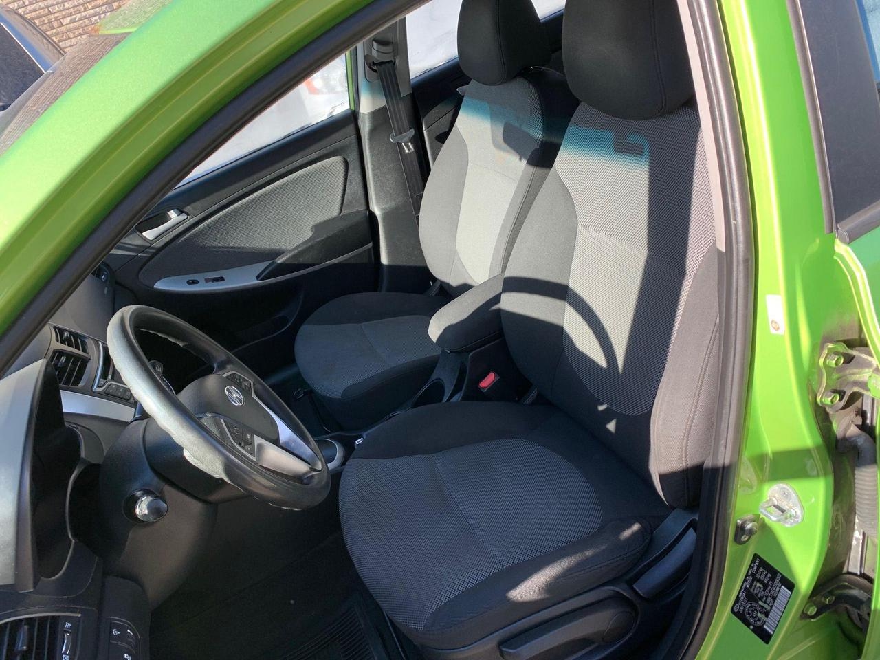 2012 Hyundai Accent  Photo