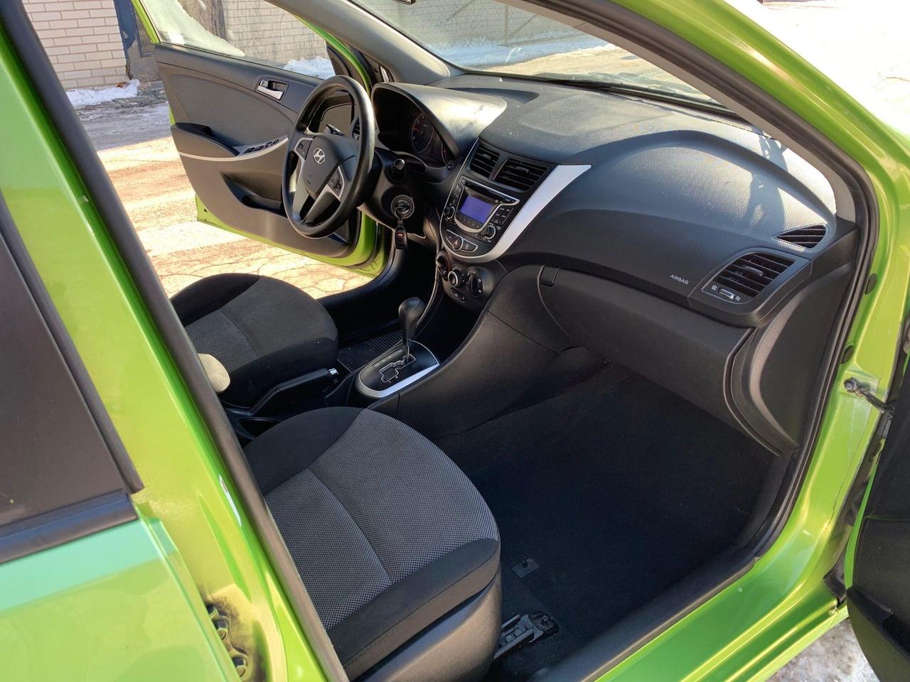 2012 Hyundai Accent  Photo
