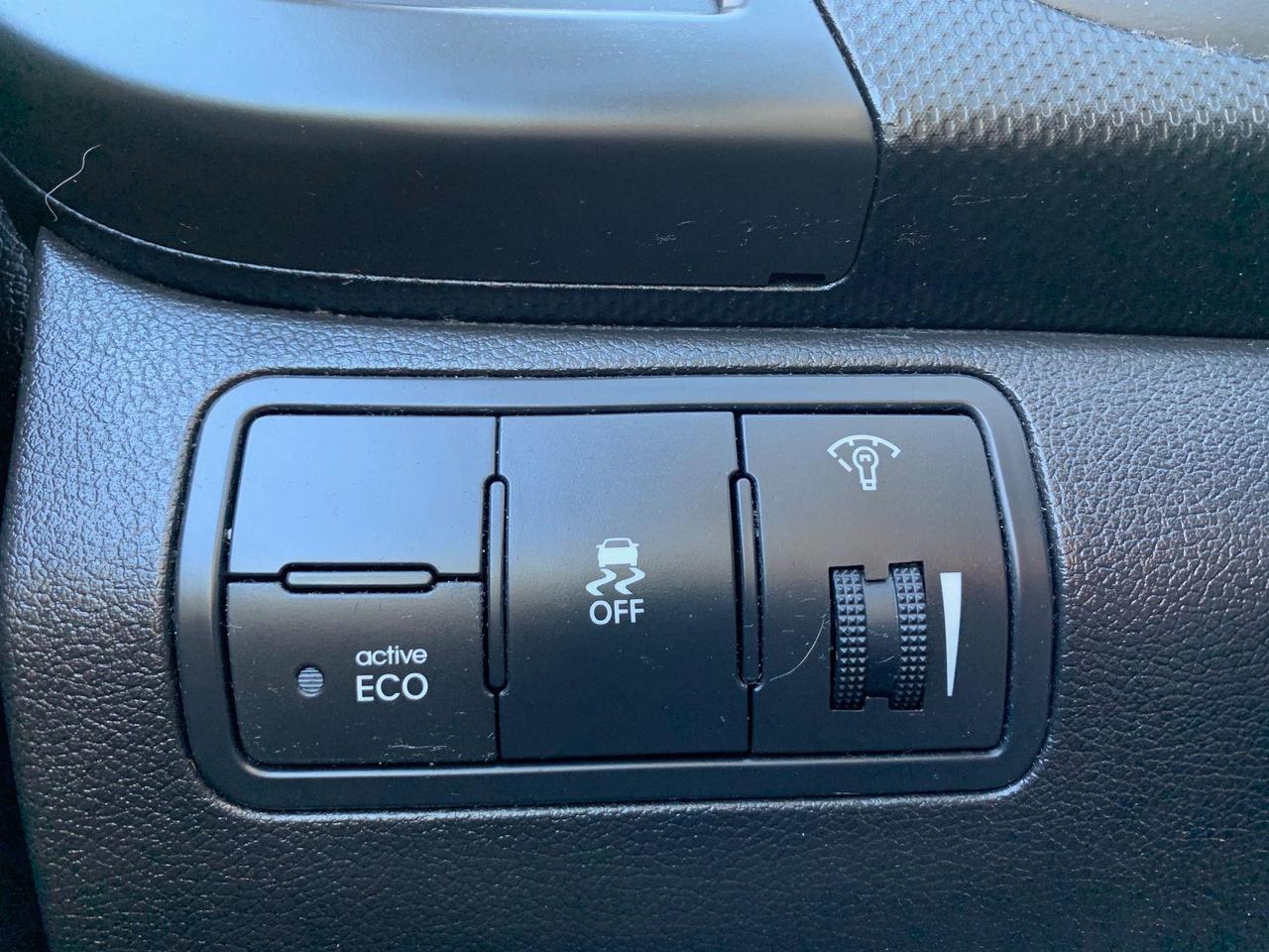 2012 Hyundai Accent  Photo